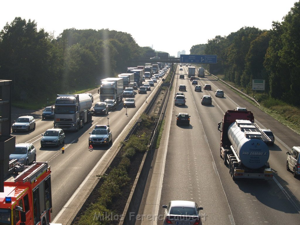 VU A4 Rich Olpe anschliessend Reifen auf Fahrbahn Rich Aachen P31.JPG